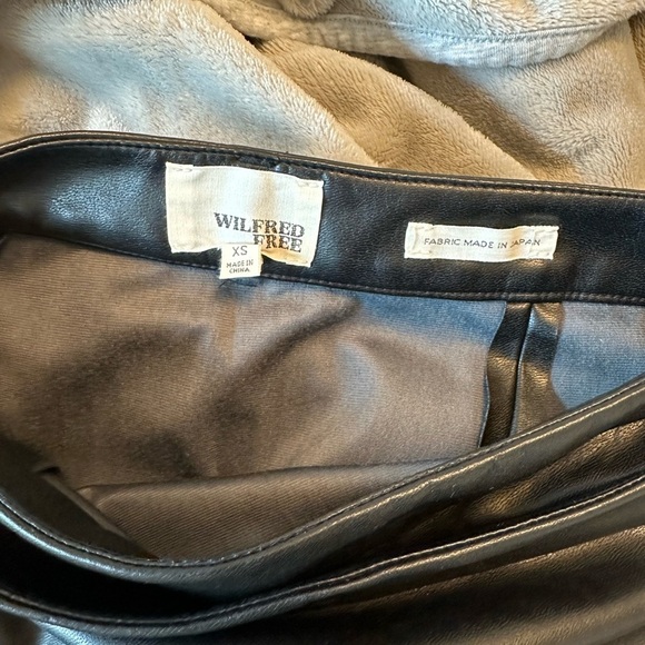 Wilfred Black Spurlock faux leather Mini Skirt size XS - Picture 6 of 6